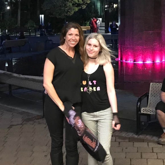 Meet your Poshers, Stephanie & Avalon - Picture 9 of 15